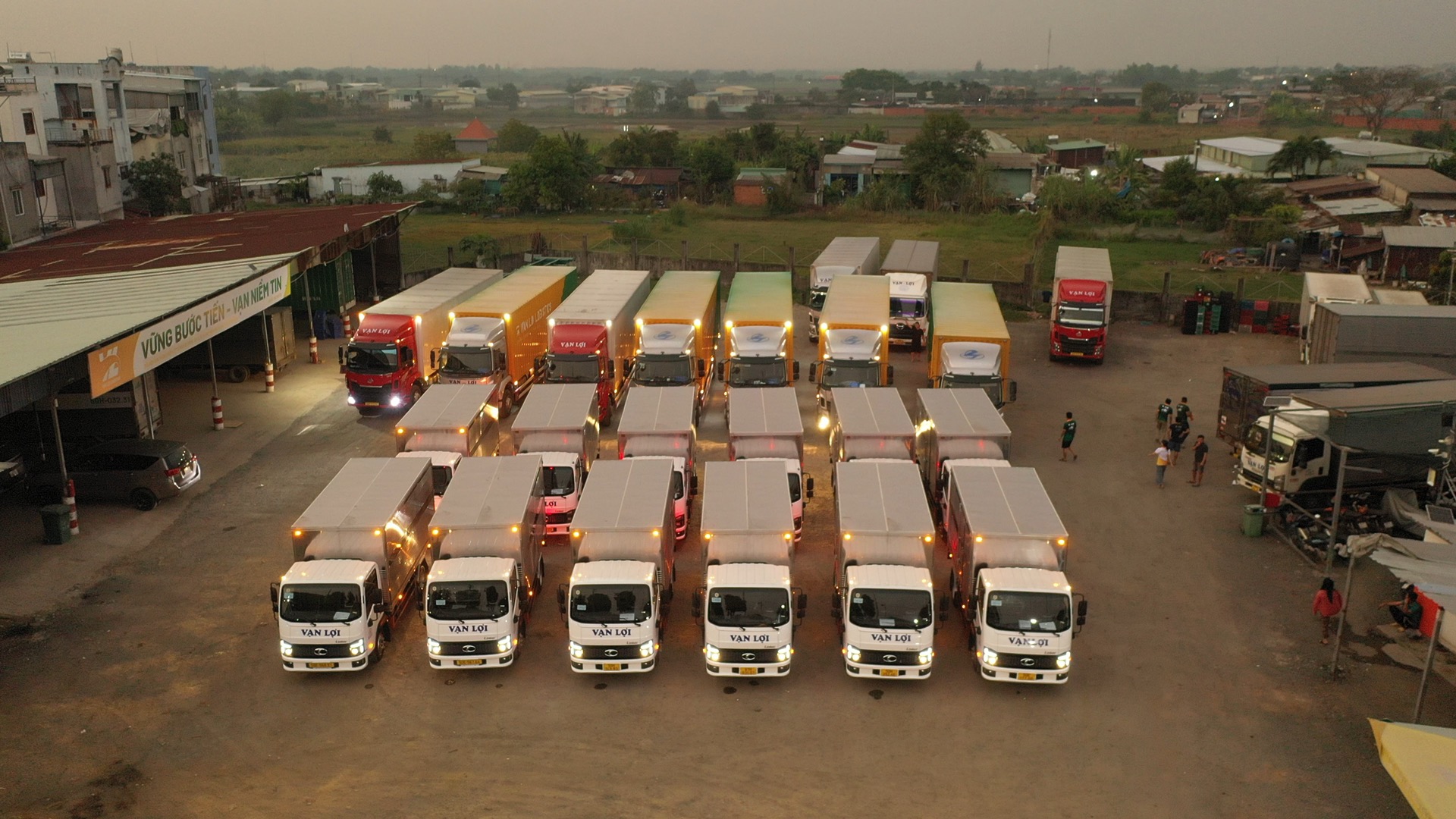 Xe tải Vạn Lợi tại bãi xe